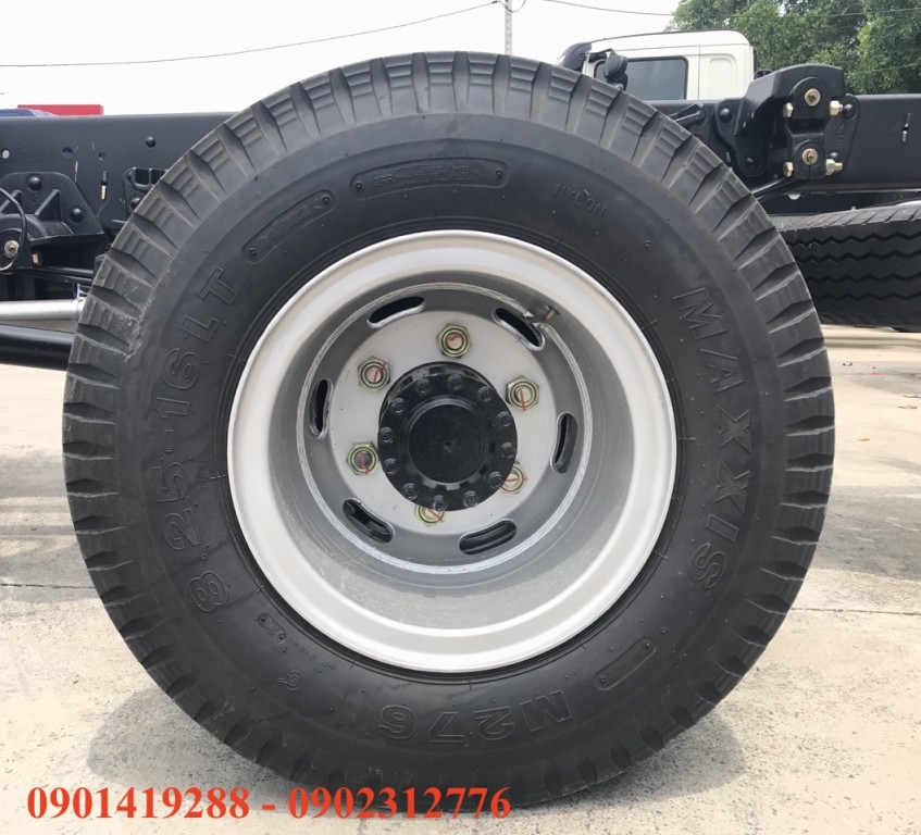 vo-xe-maxxis-8.25r16