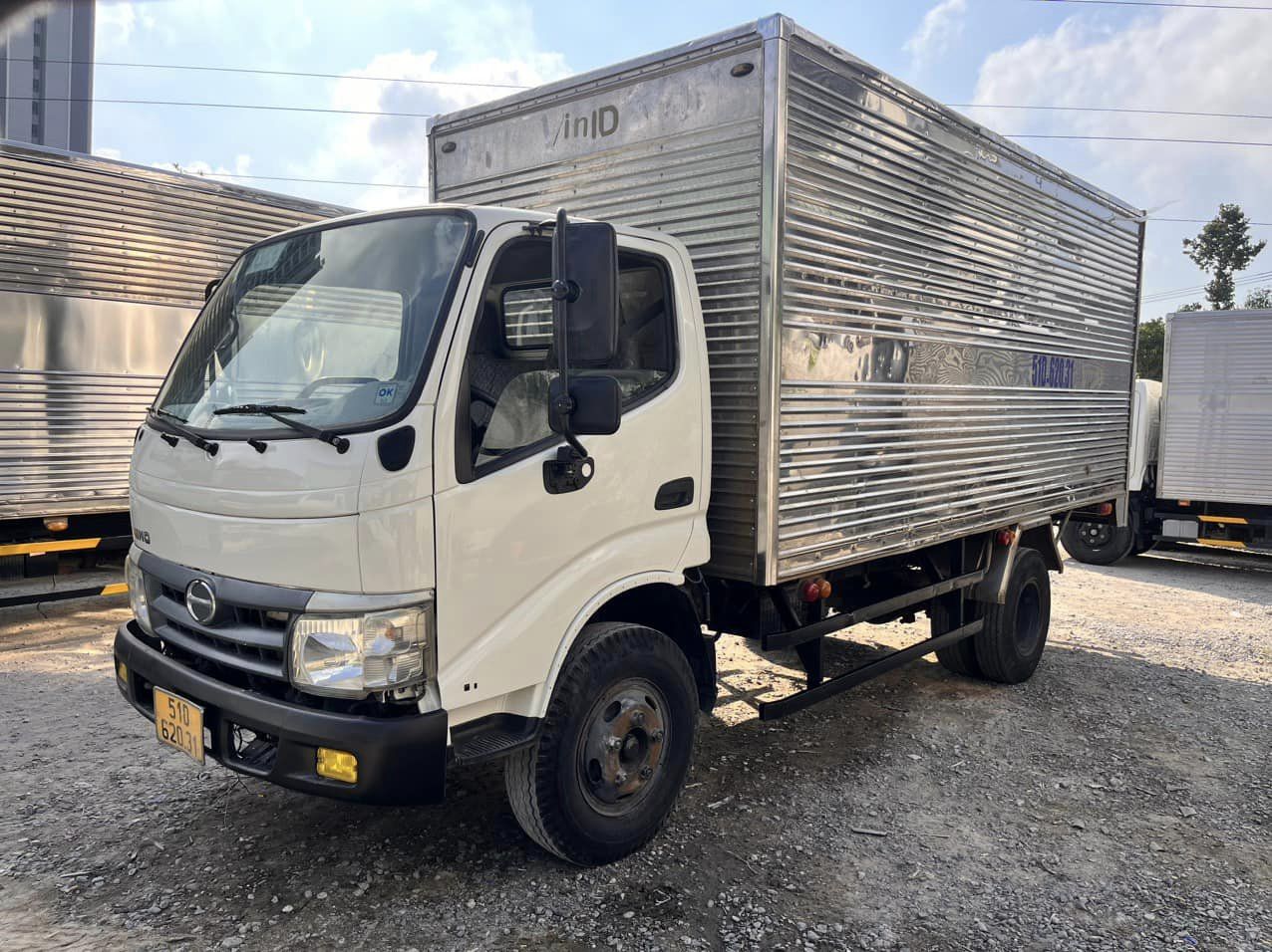 hino-5-tan-thung-kin-2019