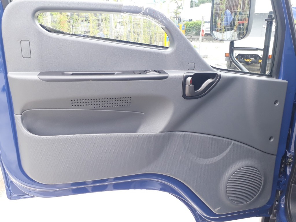 canh-cua-hyundai-n250sl