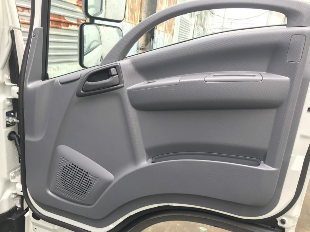 cua-xe-isuzu-cho-vit