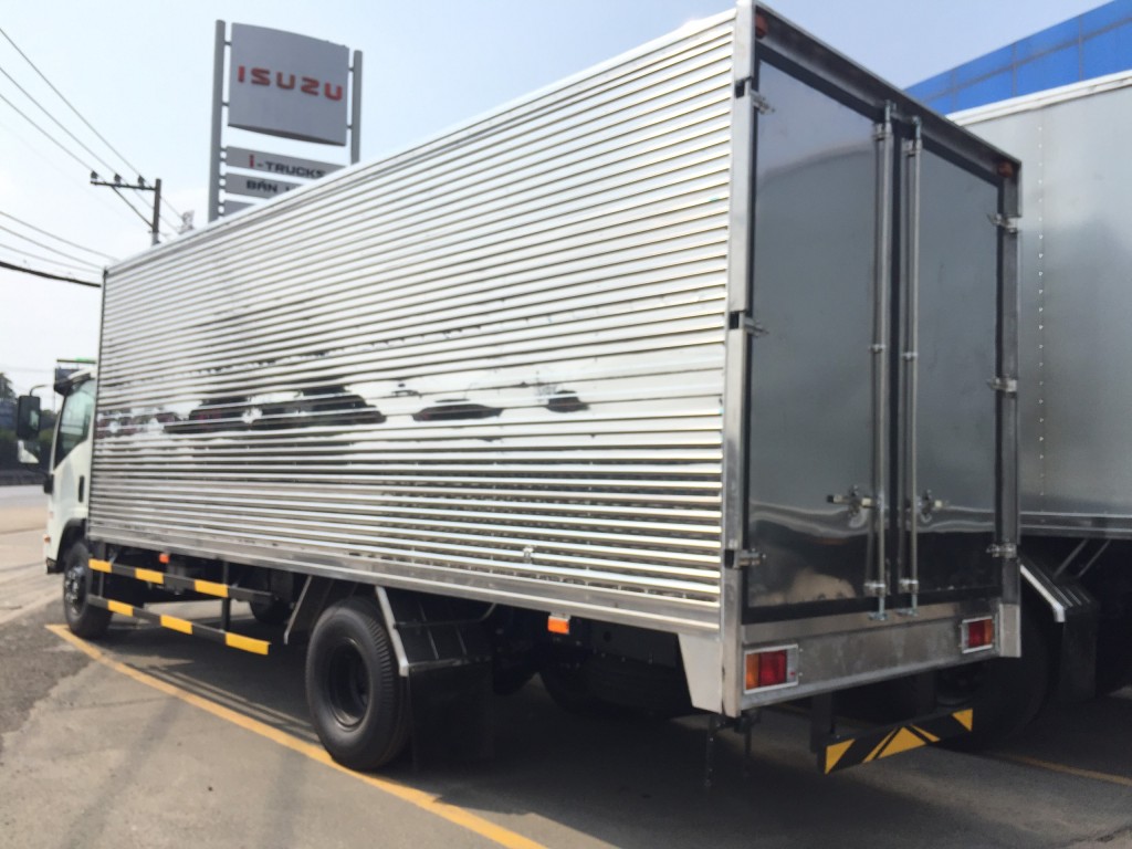 gia-xe-isuzu-5-tan-thung-kin