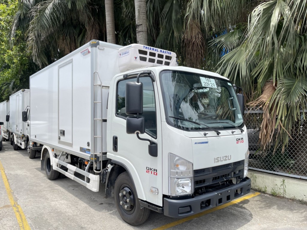gia-xe-tai-isuzu-qmr-dong-lanh-1t9