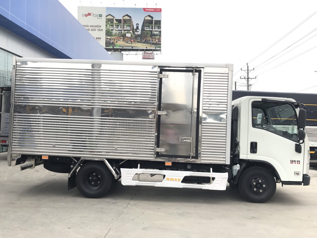 giá-xe-tai-isuzu-qmr77h-kin