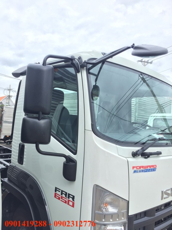 guong-chieu-hau-isuzu-6t5