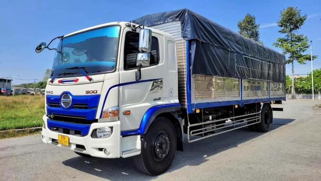 hino-8t3-thung-8m6-2020