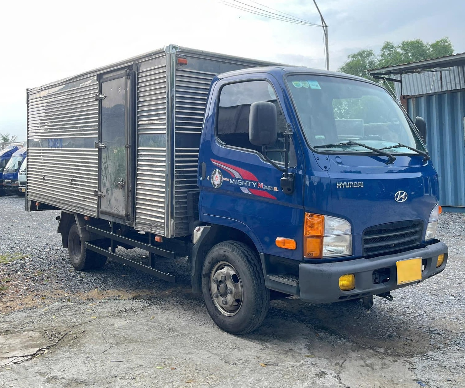 hyundai-2t5-n250sl-thung-kin