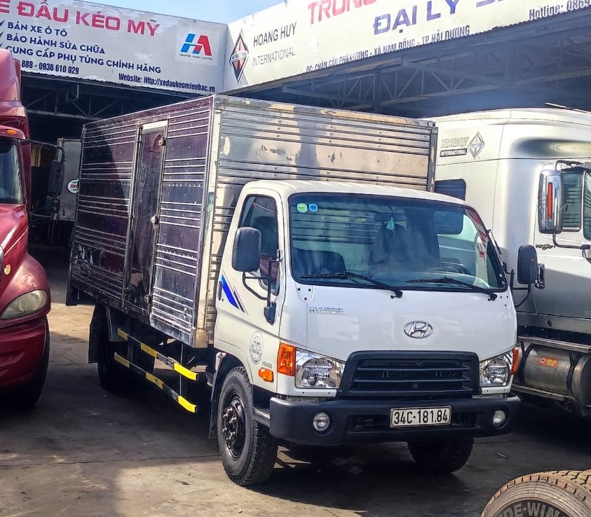 hyundai-hd800-thung-kin-inox