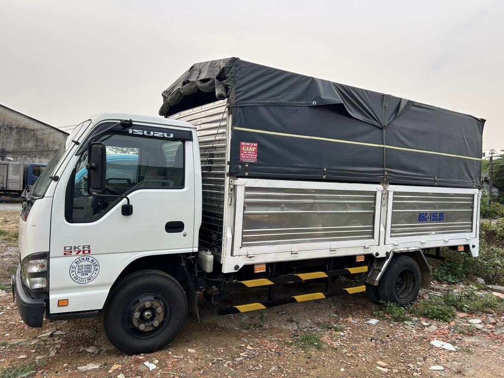 isuzu-2t4-2021-thung-bat