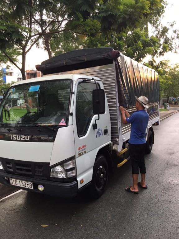 isuzu2.5-tan-thung-bat-2017