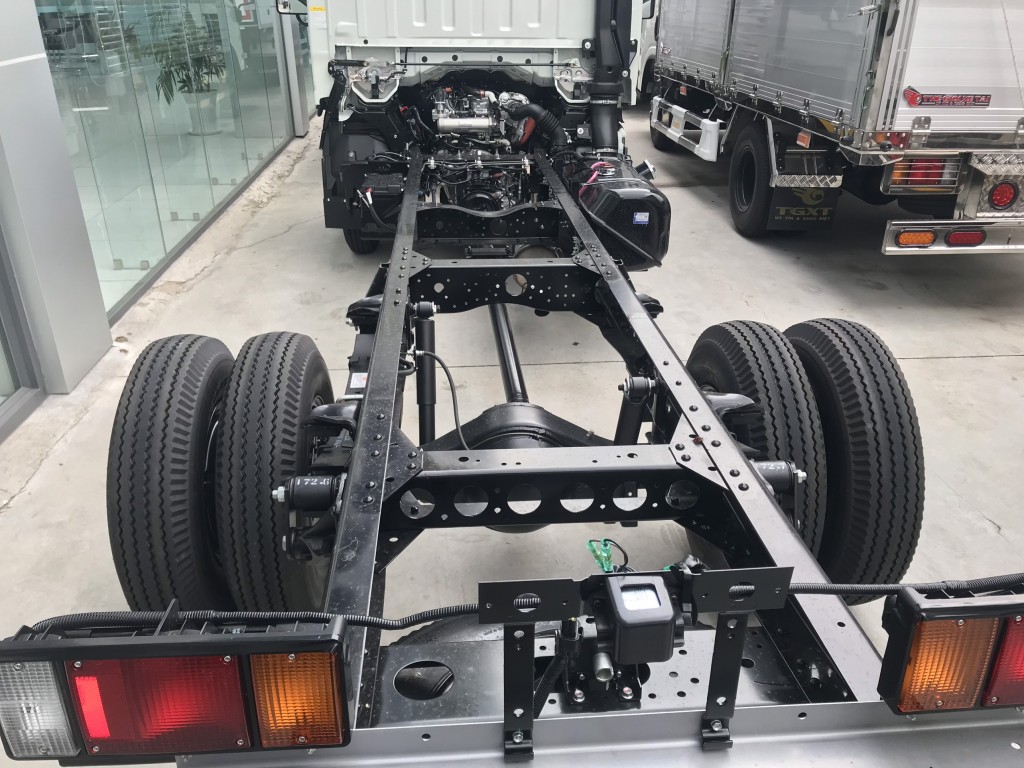 khung-chassi-xe-isuzu-qkr210