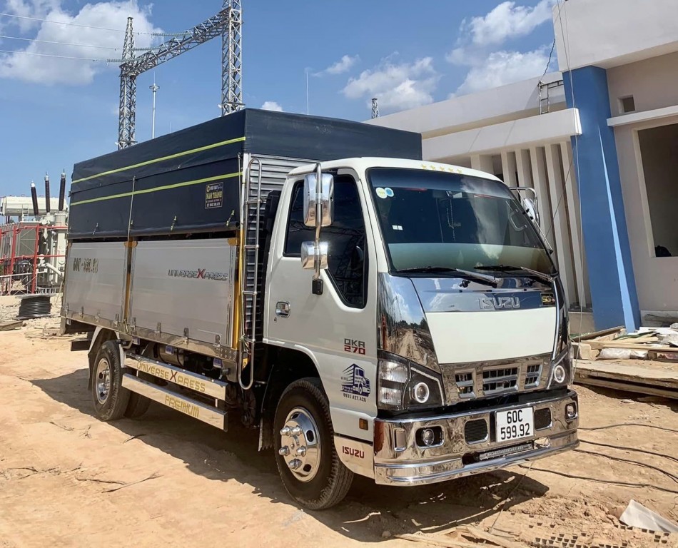 mua-ban-xe-isuzu-qkr77h-2022-2t5