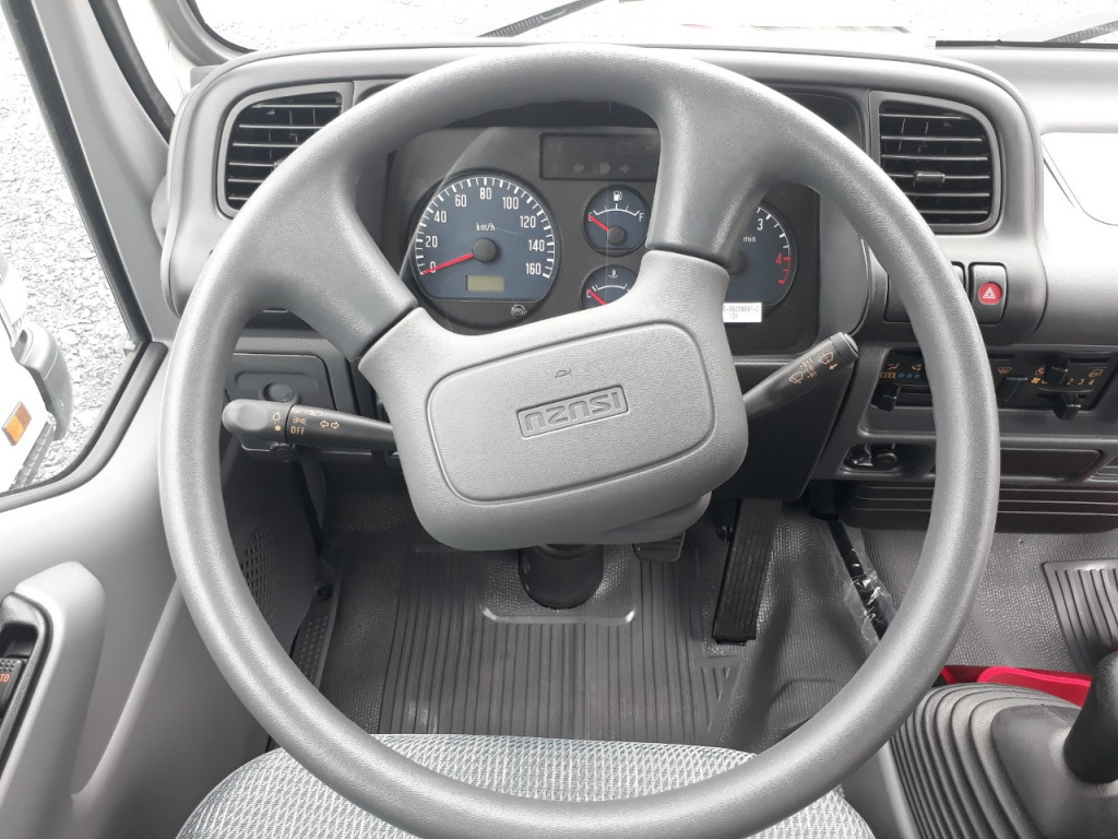 noi-that-isuzu-qkr77h-2t2