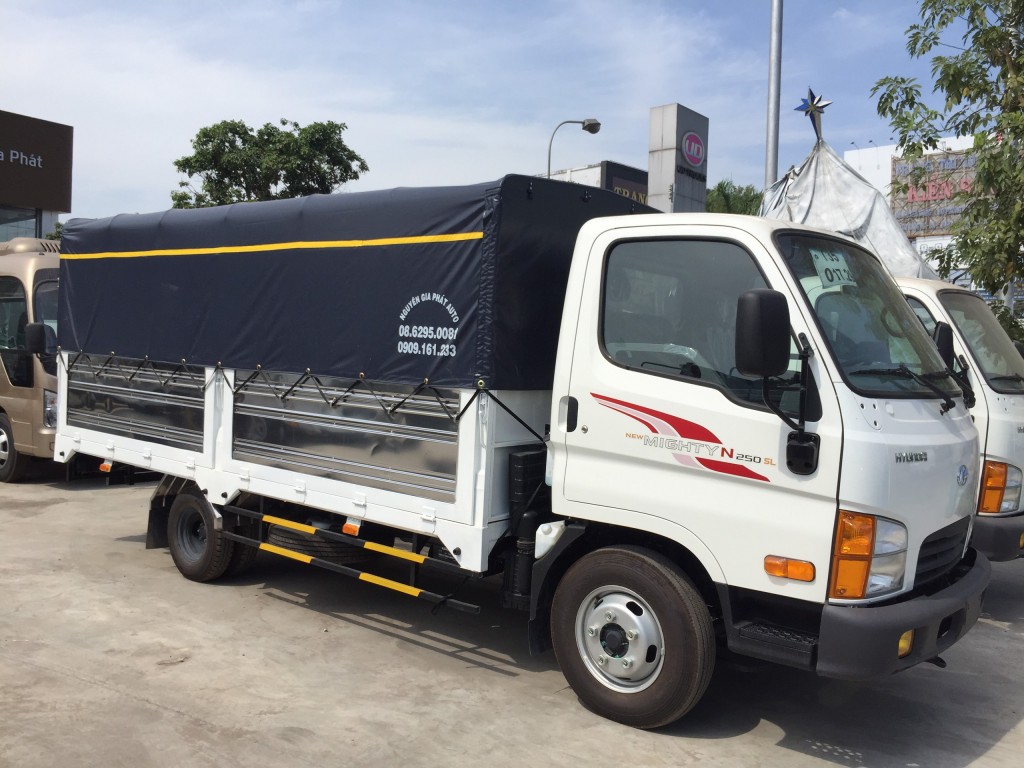 so-sanh-xe-tai-n250sl-iz65