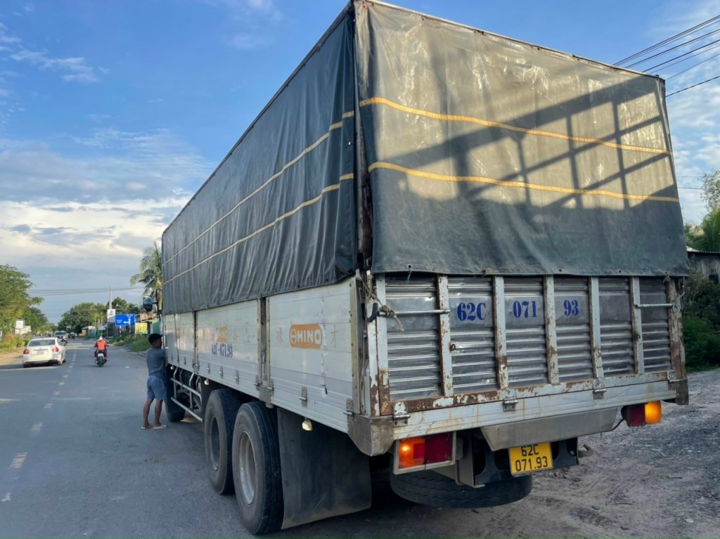 thung-xe-hino-7m7-15t