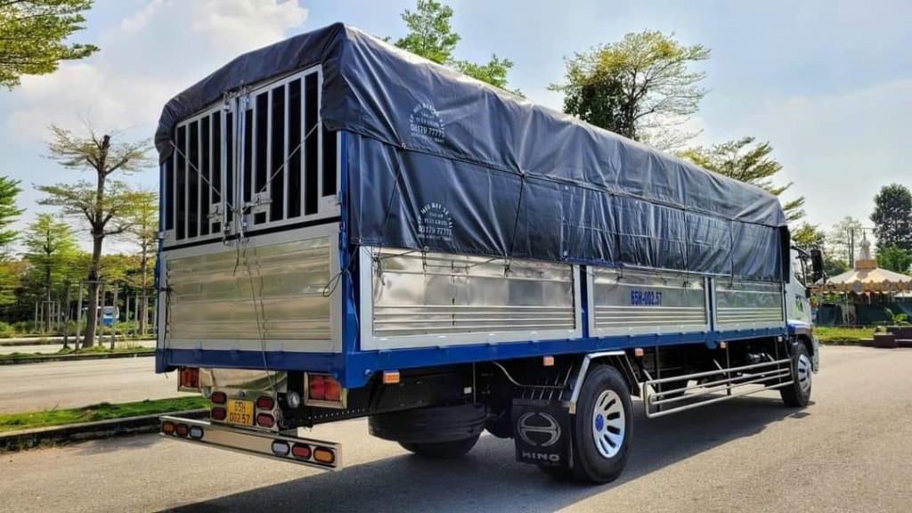 thung-xe-hino-8t-cu-2020