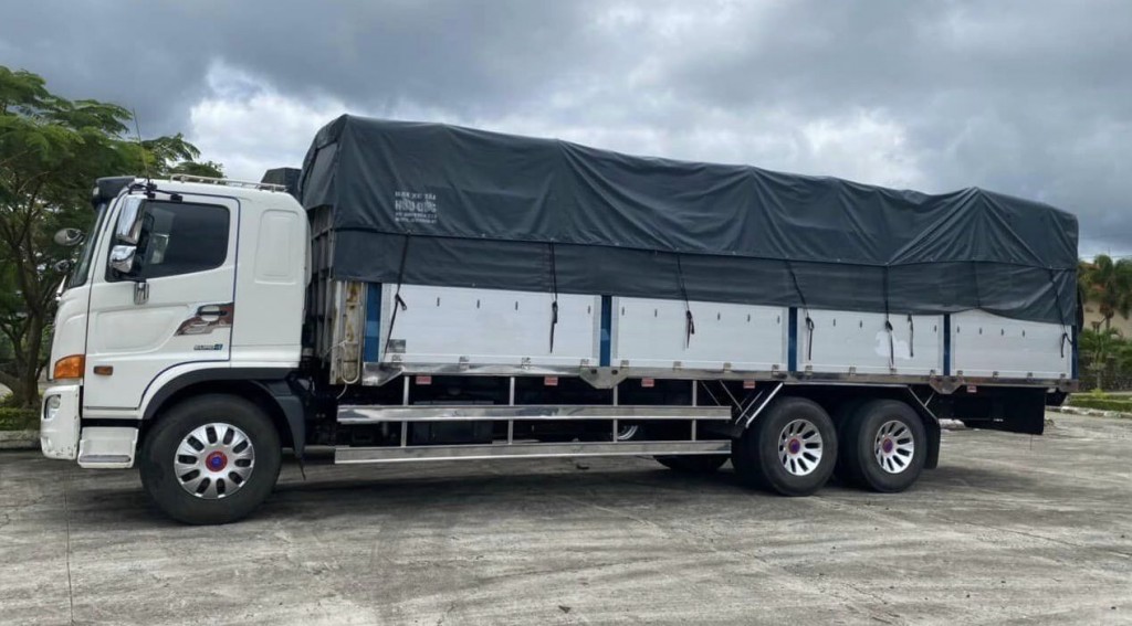 xe-tai-hino-15-tan-cu-2021